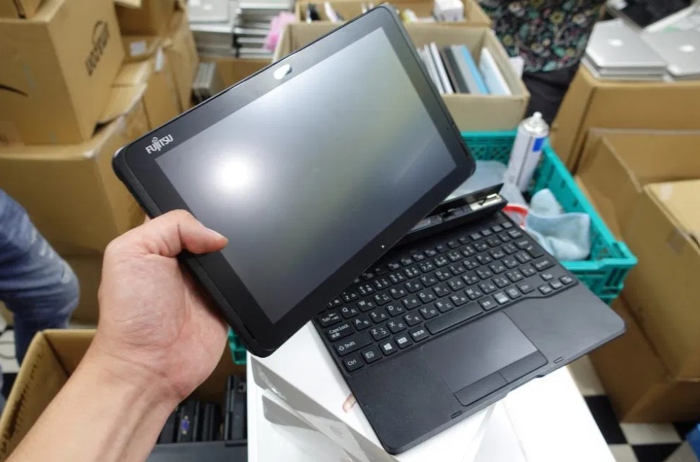 税込1万円のキーボード付き富士通製2-in-1 タブレットPCやVAIOがセール 