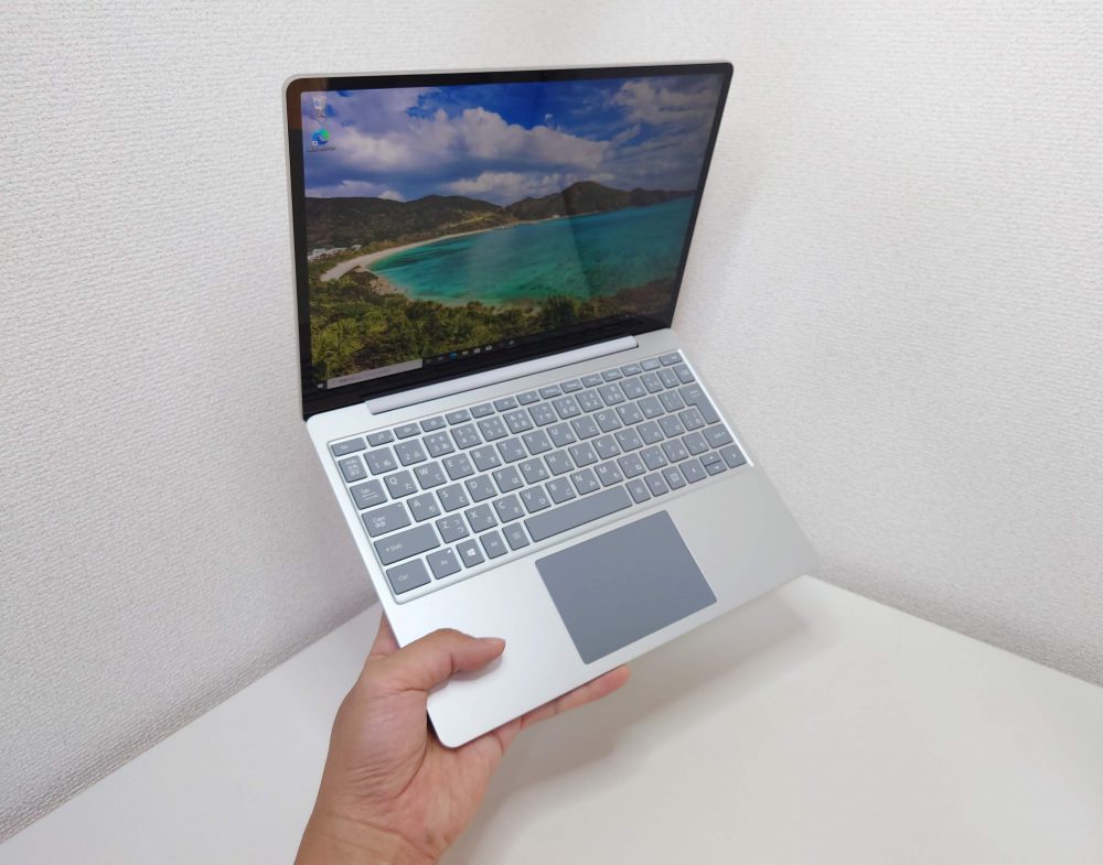 Surface Laptop Go THH-00020［プラチナ］-