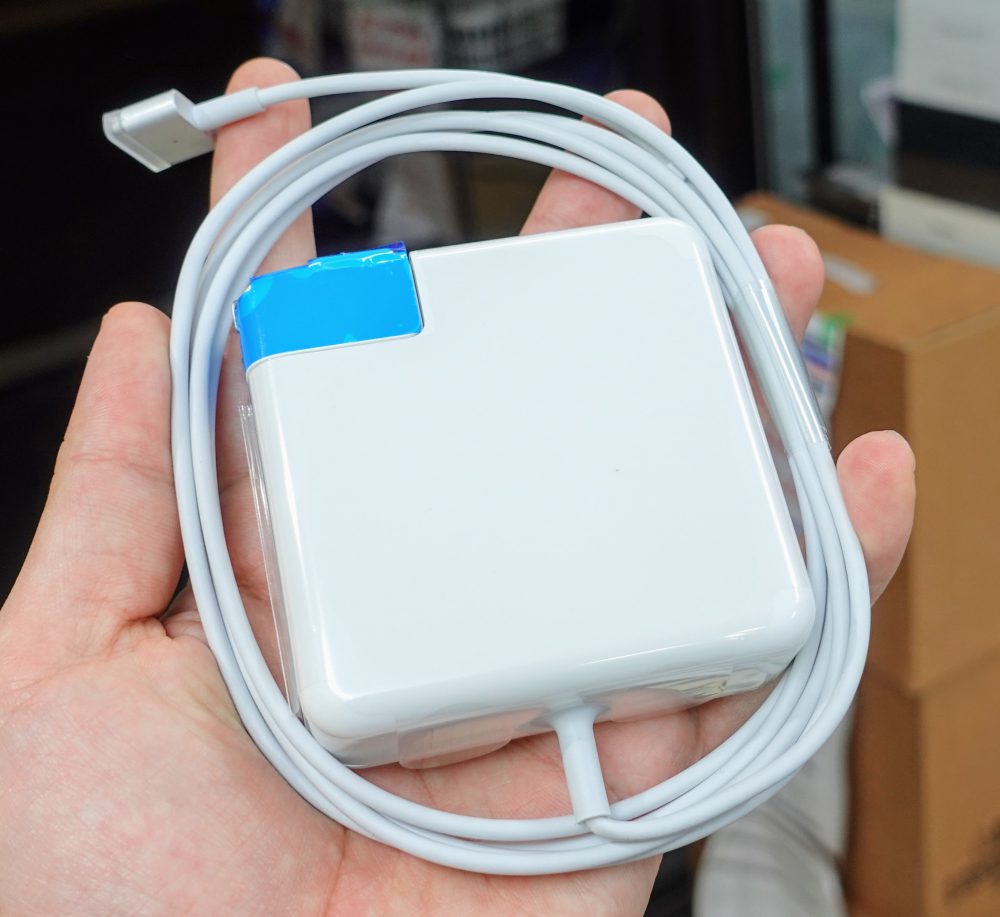 アップル純正品にそっくりなMacBook用MagSafe充電器が2,500円で爆安