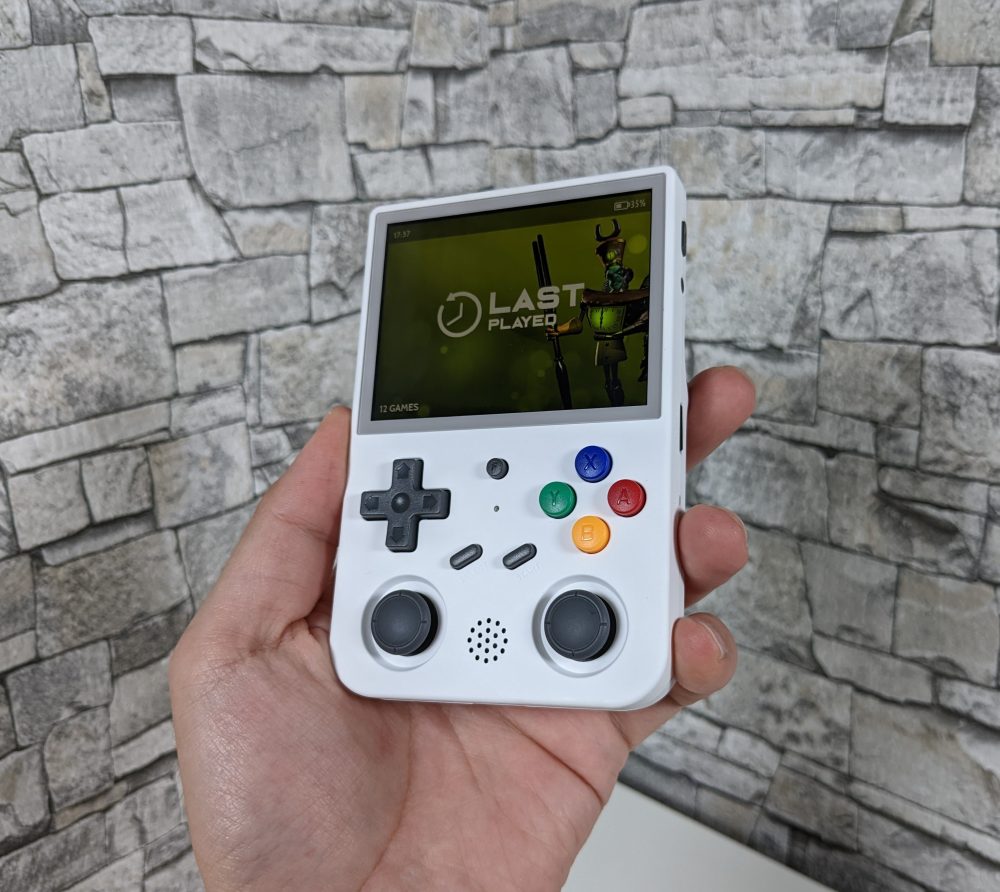 大特価放出！ 中華ゲーム機 Android 4.4.4 エミュレーター機 携帯用